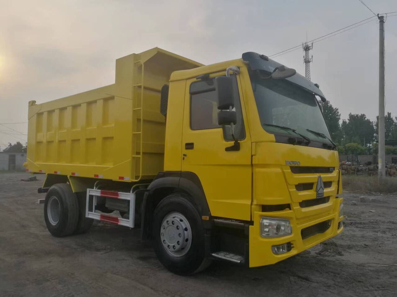 Sinotruk HOWO HOWO 4x2 Dump Truck 371 - Camión volquete: foto 2 Sinotruk HOWO HOWO 4x2 Dump Truck 371 - Camión volquete: foto 2