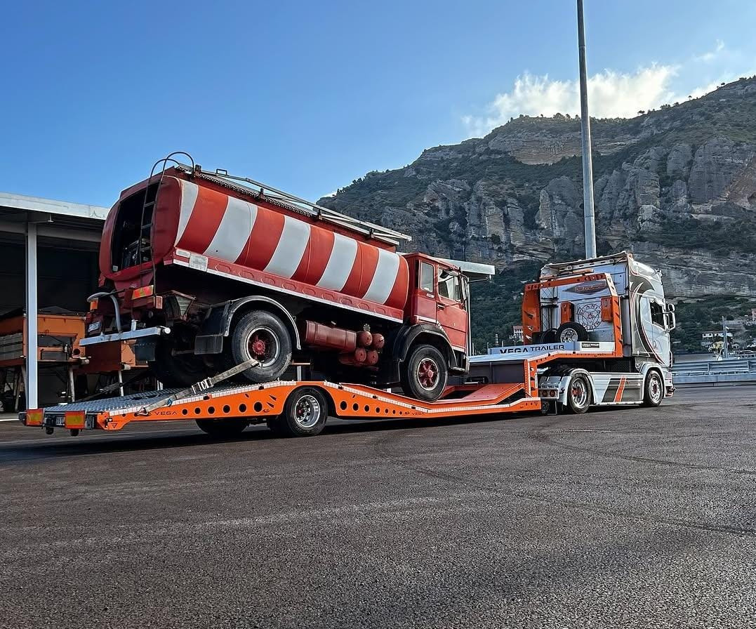 1 AXLE ARLA TRUCK CARRIER - Semirremolque portavehículos: foto 3 1 AXLE ARLA TRUCK CARRIER - Semirremolque portavehículos: foto 3