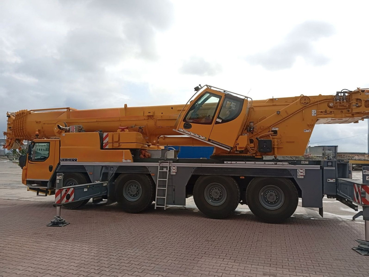 Liebherr LTM 1120-4.1 - Grúa torre: foto 1 Liebherr LTM 1120-4.1 - Grúa torre: foto 1
