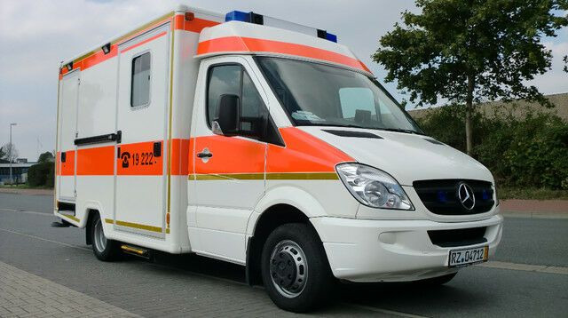 Mercedes-Benz Sprinter 516 WAS 12 Monate Garantie // - Ambulancia: foto 2 Mercedes-Benz Sprinter 516 WAS 12 Monate Garantie // - Ambulancia: foto 2