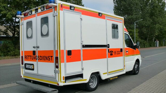 Mercedes-Benz Sprinter 516 WAS 12 Monate Garantie // - Ambulancia: foto 4 Mercedes-Benz Sprinter 516 WAS 12 Monate Garantie // - Ambulancia: foto 4