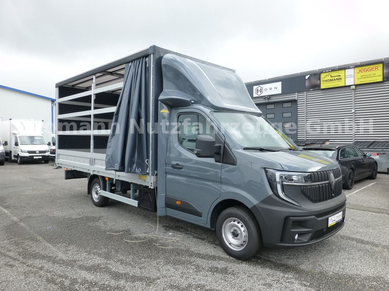 Renault NEW Master Pritsche Plane Premium 2025 - Furgoneta con lona: foto 1 Renault NEW Master Pritsche Plane Premium 2025 - Furgoneta con lona: foto 1
