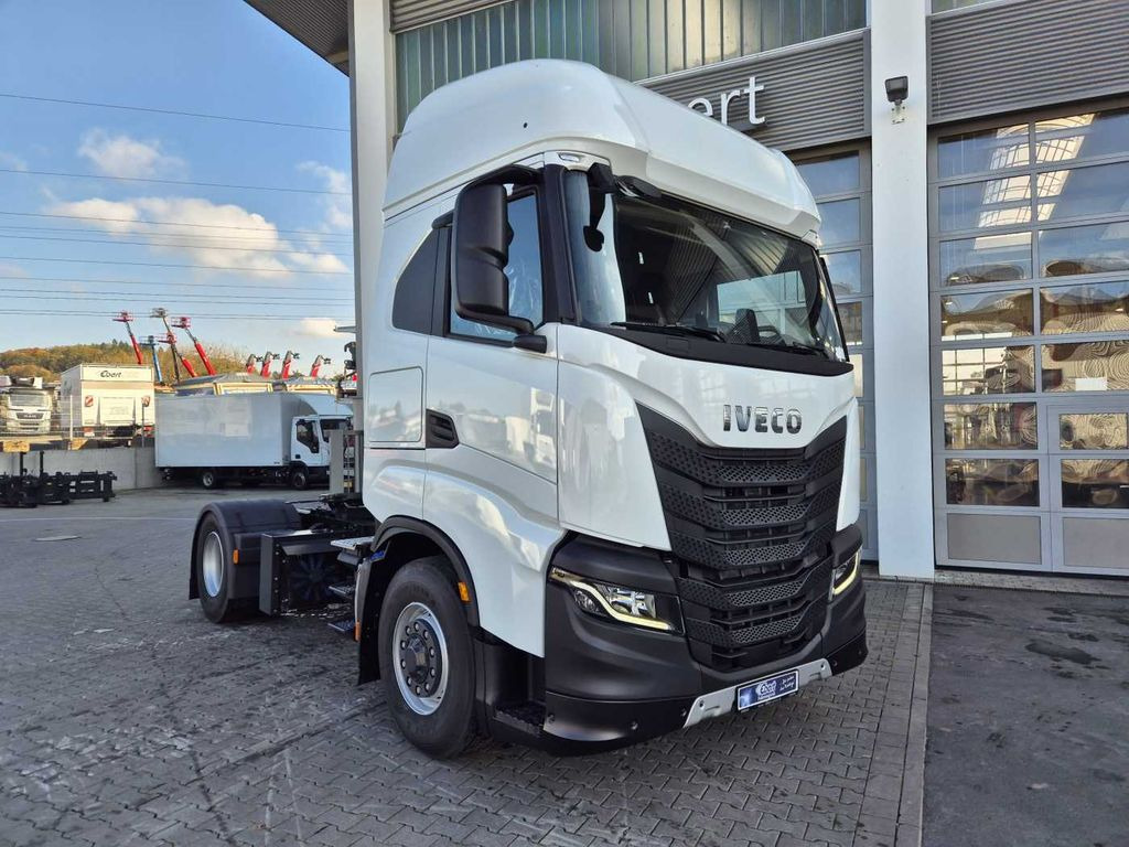 Iveco AS440X49T/P ON 4x4 HI-TRACTION Intarder 2x Bett - Cabeza tractora: foto 1 Iveco AS440X49T/P ON 4x4 HI-TRACTION Intarder 2x Bett - Cabeza tractora: foto 1
