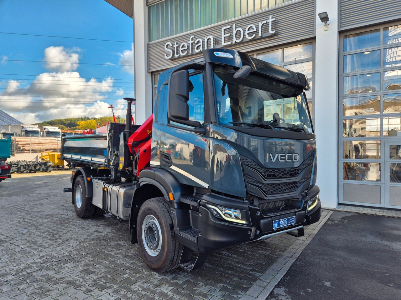 Iveco AD200X46/P HR OFF Palfinger PK 12.501 Funk AHK - Camión volquete, Camión grúa: foto 3 Iveco AD200X46/P HR OFF Palfinger PK 12.501 Funk AHK - Camión volquete, Camión grúa: foto 3