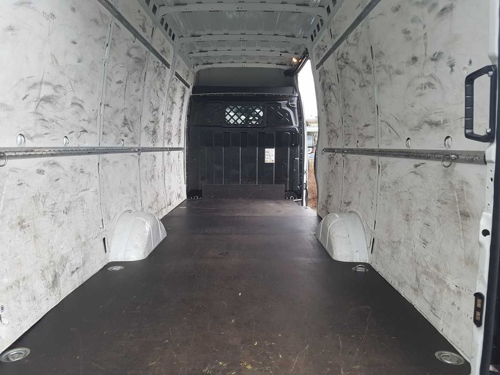 Furgón Iveco Daily 35 S 16 V *Klima*L4.100mm* Iveco Daily 35 S 16 V *Klima*L4.100mm*: foto 6 Furgón Iveco Daily 35 S 16 V *Klima*L4.100mm* Iveco Daily 35 S 16 V *Klima*L4.100mm*: foto 6