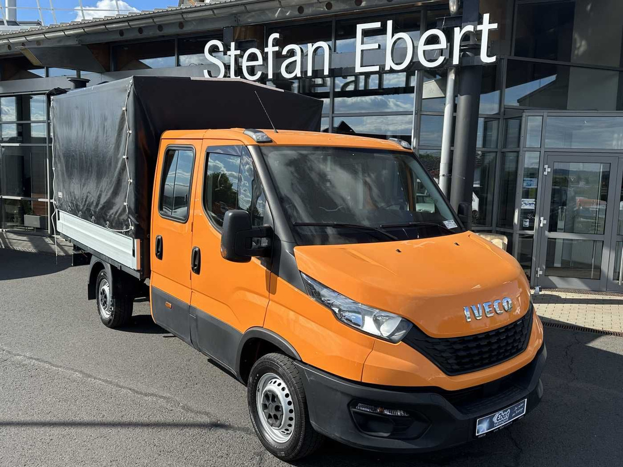 Iveco Daily 35S14 Pritsche+Plane *AHK*Ladekran*7-Sitze - Furgoneta con lona: foto 1 Iveco Daily 35S14 Pritsche+Plane *AHK*Ladekran*7-Sitze - Furgoneta con lona: foto 1