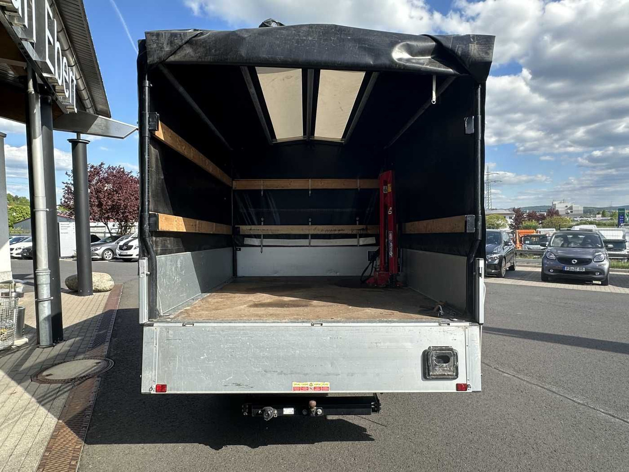 Iveco Daily 35S14 Pritsche+Plane *AHK*Ladekran*7-Sitze - Furgoneta con lona: foto 5 Iveco Daily 35S14 Pritsche+Plane *AHK*Ladekran*7-Sitze - Furgoneta con lona: foto 5