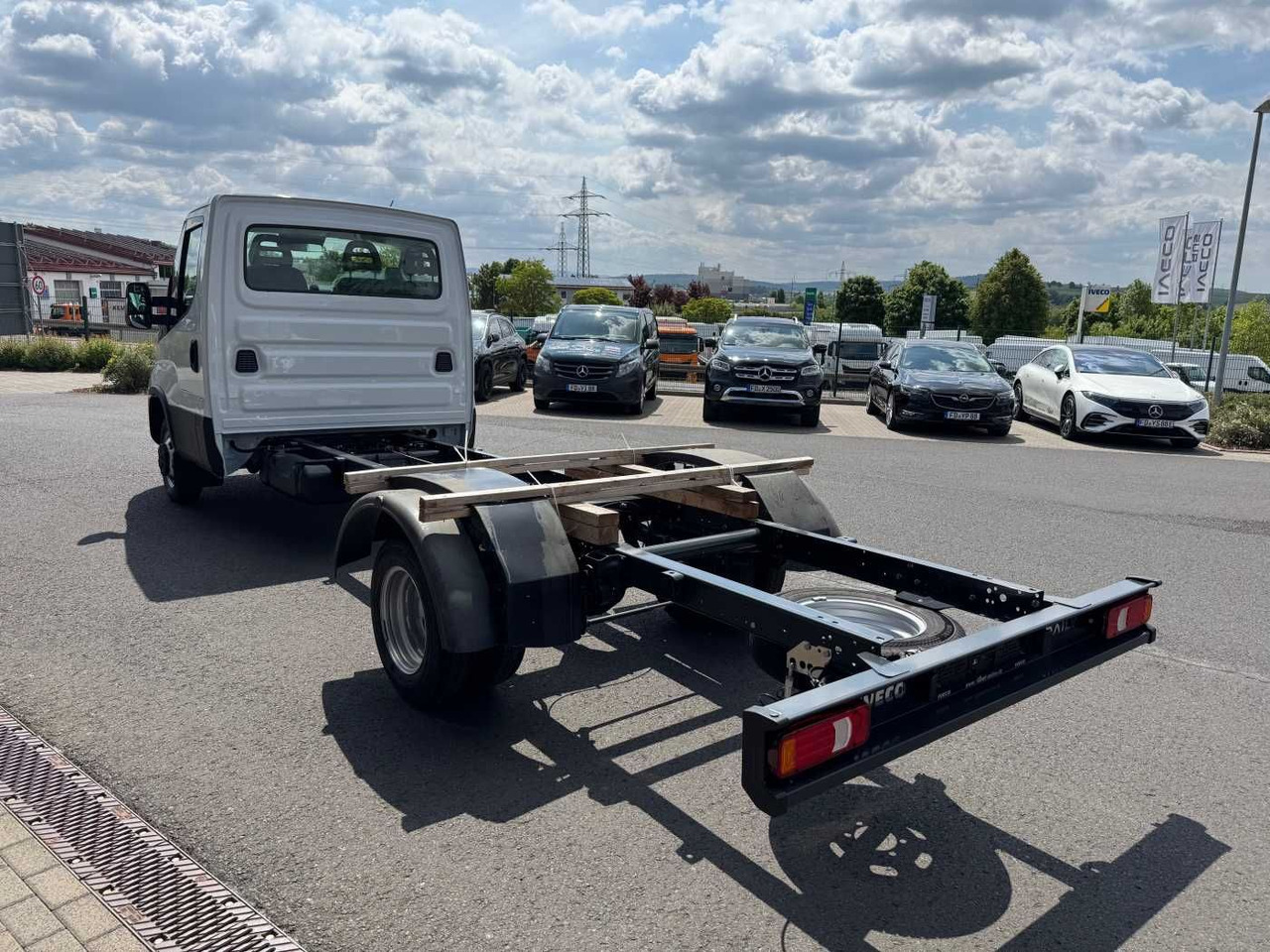 Iveco Daily 50C18 HA8 3.0L *R4.350mm*Klima*Automatik* - Camión chasis: foto 4 Iveco Daily 50C18 HA8 3.0L *R4.350mm*Klima*Automatik* - Camión chasis: foto 4