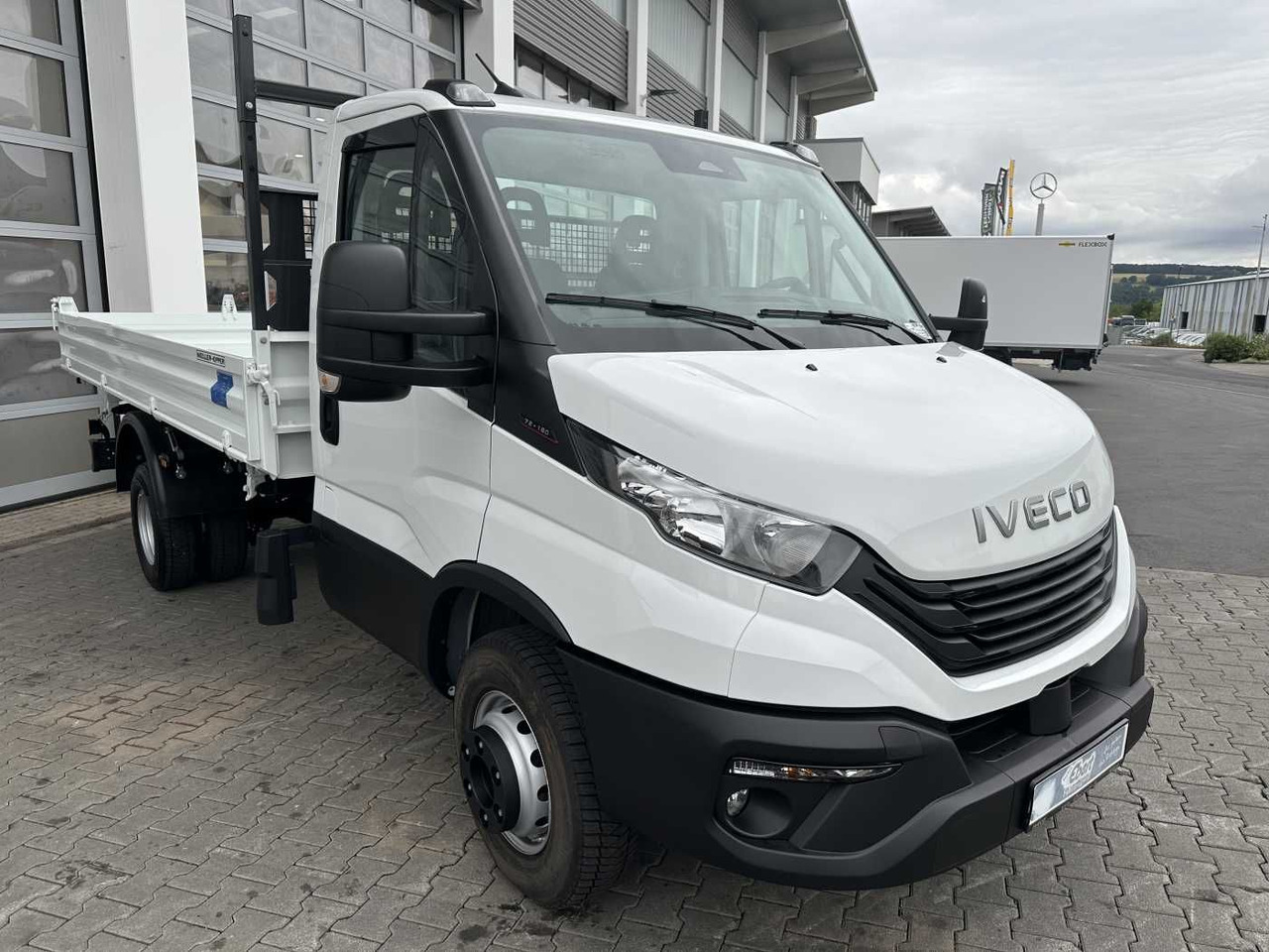 Iveco Daily 70C18H 3-S.-Kipper *R3.750mm*2xAHK* 4x - Furgoneta basculante: foto 3 Iveco Daily 70C18H 3-S.-Kipper *R3.750mm*2xAHK* 4x - Furgoneta basculante: foto 3