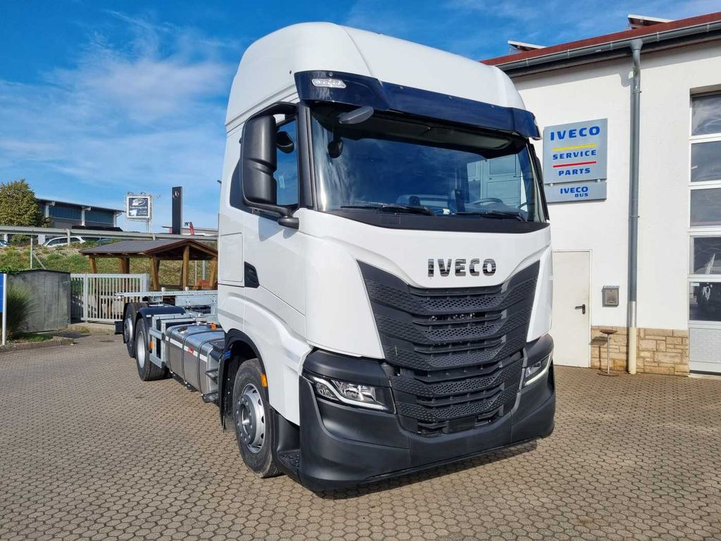 Iveco S-Way AS260S46 6x2 BDF-Wechsler Intarder 2x vorh - Camión portacontenedore/ Intercambiable: foto 1 Iveco S-Way AS260S46 6x2 BDF-Wechsler Intarder 2x vorh - Camión portacontenedore/ Intercambiable: foto 1