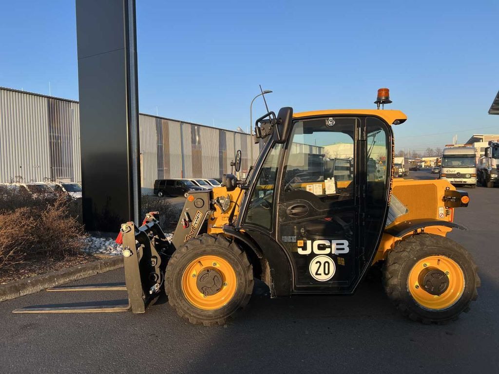 JCB 514-40 / nur 108h / 2023 / Eigengewicht: 2.700kg JCB 514-40 / nur 108h / 2023 / Eigengewicht: 2.700kg - Manipulador telescópico: foto 2 JCB 514-40 / nur 108h / 2023 / Eigengewicht: 2.700kg JCB 514-40 / nur 108h / 2023 / Eigengewicht: 2.700kg - Manipulador telescópico: foto 2