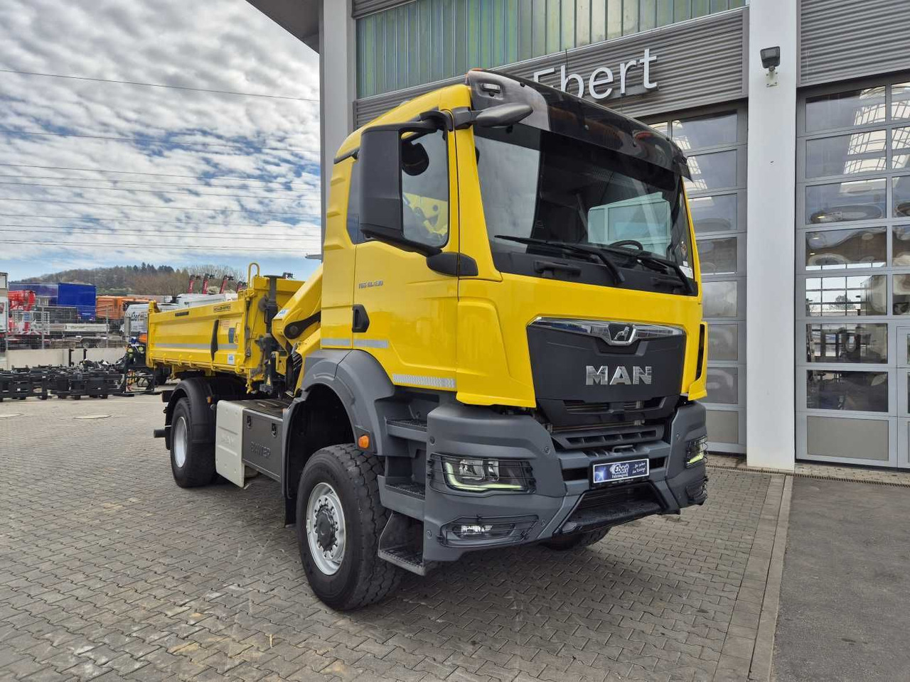 MAN TGS 18.430 4x4 BL Kran HMF 1130K-RCS Funk AHK - Camión volquete: foto 3 MAN TGS 18.430 4x4 BL Kran HMF 1130K-RCS Funk AHK - Camión volquete: foto 3
