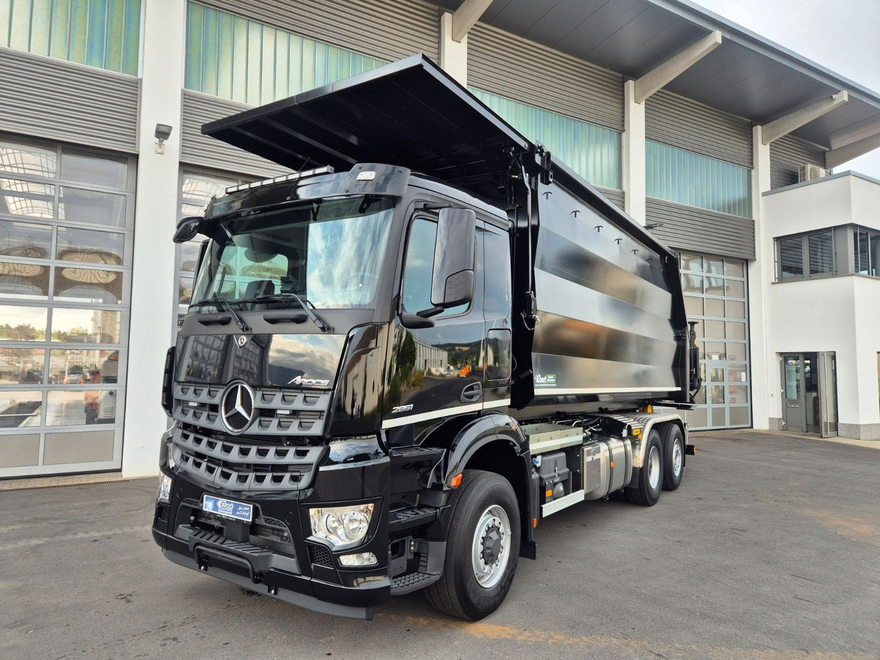Mercedes-Benz Arocs 2751 6x2 HAD / Abroller EBERT Fällbox Q150 Mercedes-Benz Arocs 2751 6x2 HAD/ Abroller EBERT Forstbox Q150 - Camión multibasculante: foto 1 Mercedes-Benz Arocs 2751 6x2 HAD / Abroller EBERT Fällbox Q150 Mercedes-Benz Arocs 2751 6x2 HAD/ Abroller EBERT Forstbox Q150 - Camión multibasculante: foto 1