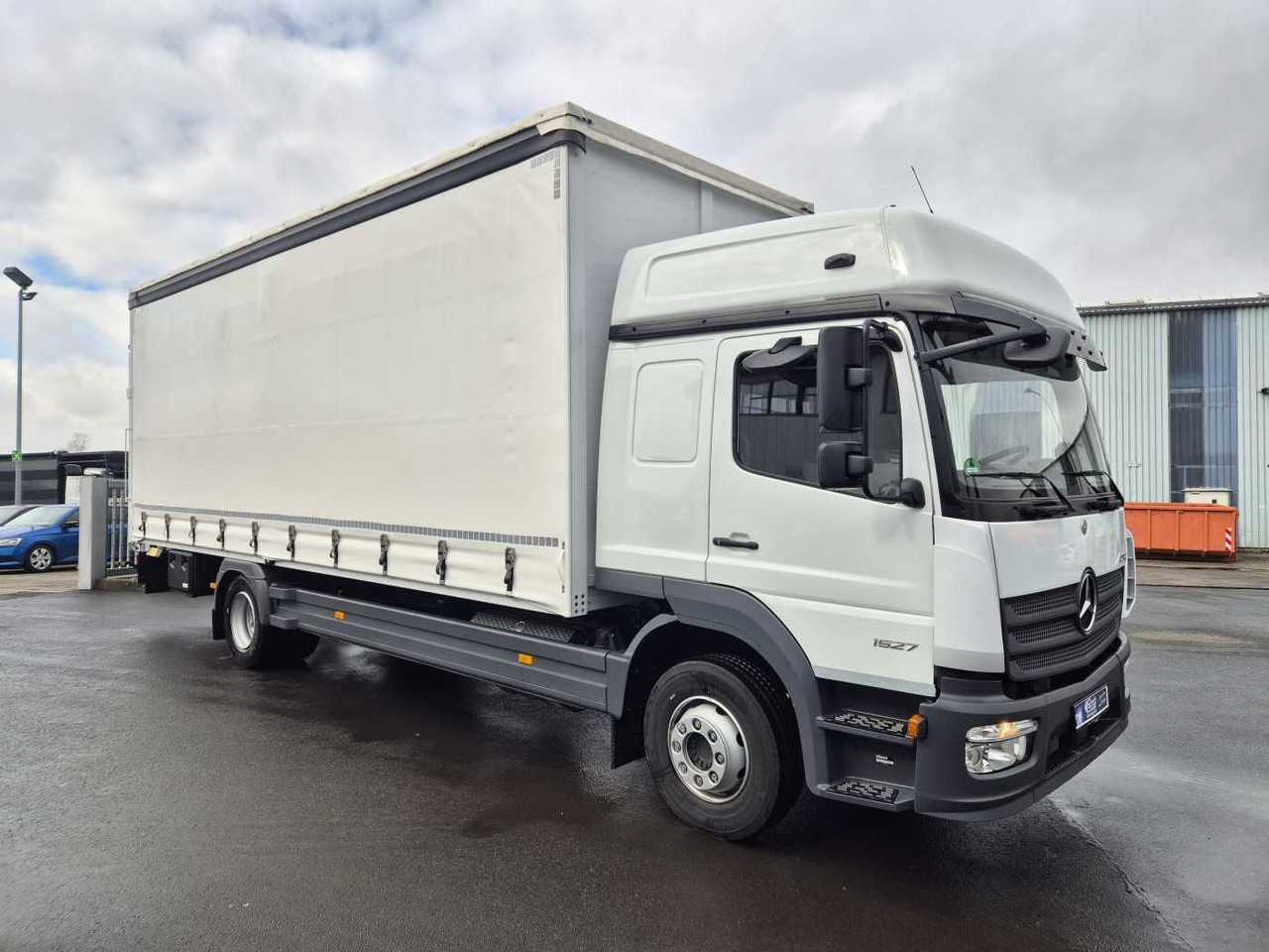 Mercedes-Benz Atego 1527 L L-Haus LBW Palfinger 1.500kg 2 Bett - Camión lona: foto 2 Mercedes-Benz Atego 1527 L L-Haus LBW Palfinger 1.500kg 2 Bett - Camión lona: foto 2