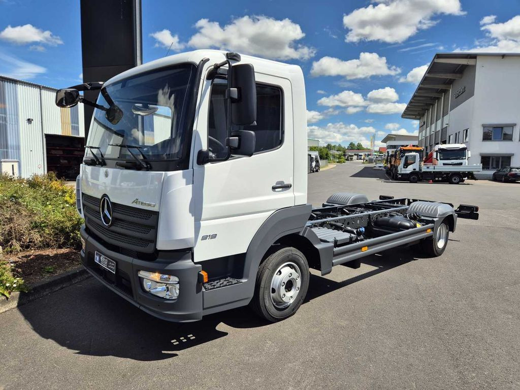 Mercedes-Benz Atego 818 L Fahrgestell, 6 Stück vorhanden - Camión chasis: foto 2 Mercedes-Benz Atego 818 L Fahrgestell, 6 Stück vorhanden - Camión chasis: foto 2