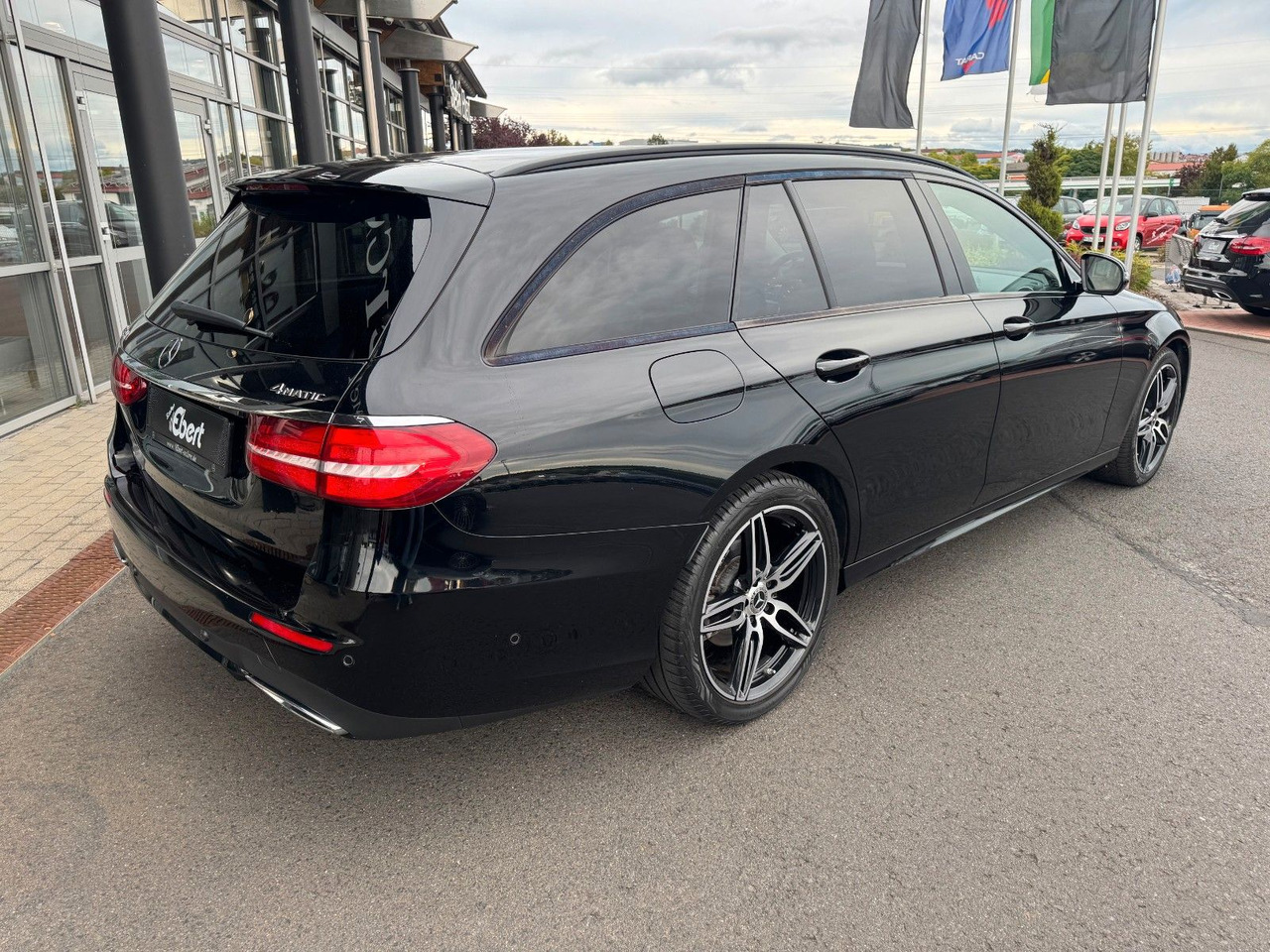 Mercedes-Benz E 220d T 4M+AMG+Pano+Brum+360+Night - Coche familiar: foto 4 Mercedes-Benz E 220d T 4M+AMG+Pano+Brum+360+Night - Coche familiar: foto 4
