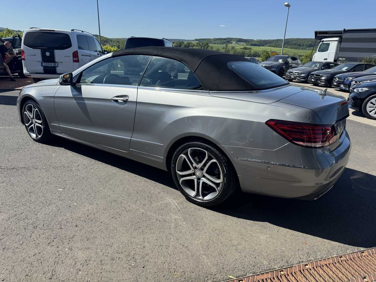 Mercedes-Benz E 300 Cabrio Sportpaket+Distr+Airscarf+SitzKlima - Coche: foto 3 Mercedes-Benz E 300 Cabrio Sportpaket+Distr+Airscarf+SitzKlima - Coche: foto 3
