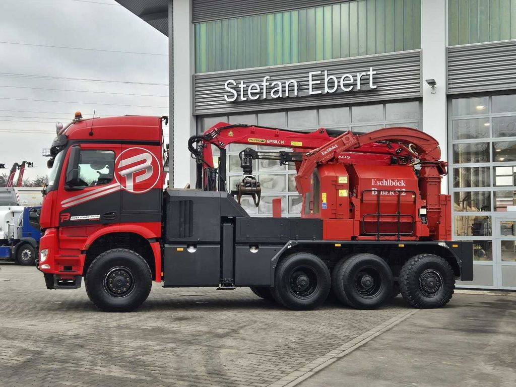 Mercedes-Benz TUROX 8x8 Eschlböck Biber 92 Holzhacker / 1.512h - Camión forestal: foto 2 Mercedes-Benz TUROX 8x8 Eschlböck Biber 92 Holzhacker / 1.512h - Camión forestal: foto 2