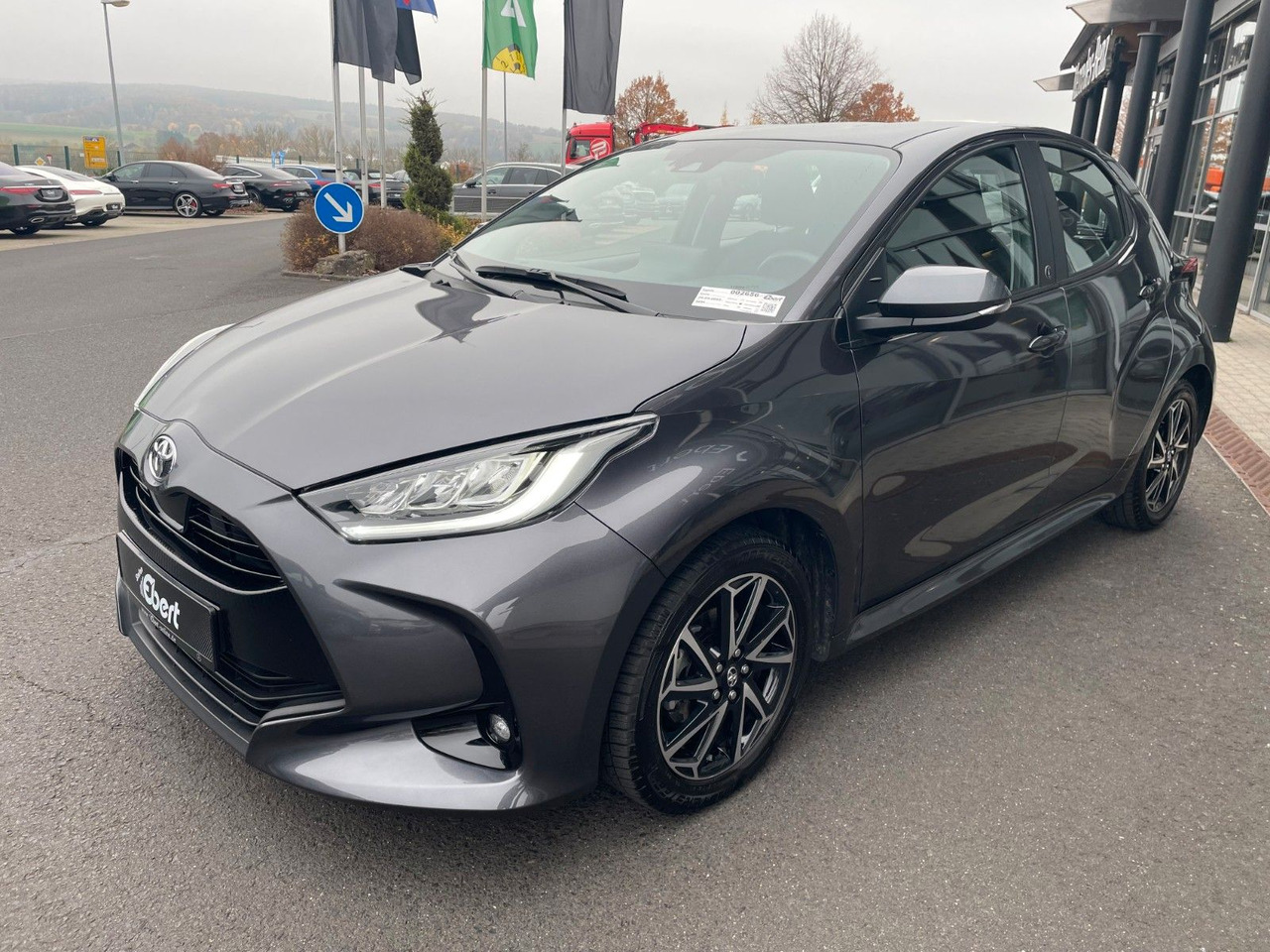 Toyota Yaris 1.5 VVT-iE Aut. Team D AHK+R-Kamera+SHZ - Coche: foto 3 Toyota Yaris 1.5 VVT-iE Aut. Team D AHK+R-Kamera+SHZ - Coche: foto 3