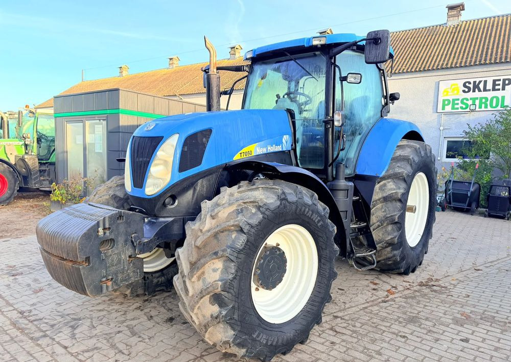 New Holland T7050 - Tractor: foto 3 New Holland T7050 - Tractor: foto 3