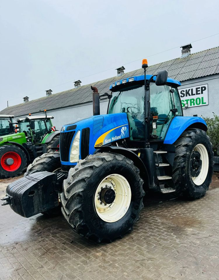 New Holland T8020 - Tractor: foto 1 New Holland T8020 - Tractor: foto 1