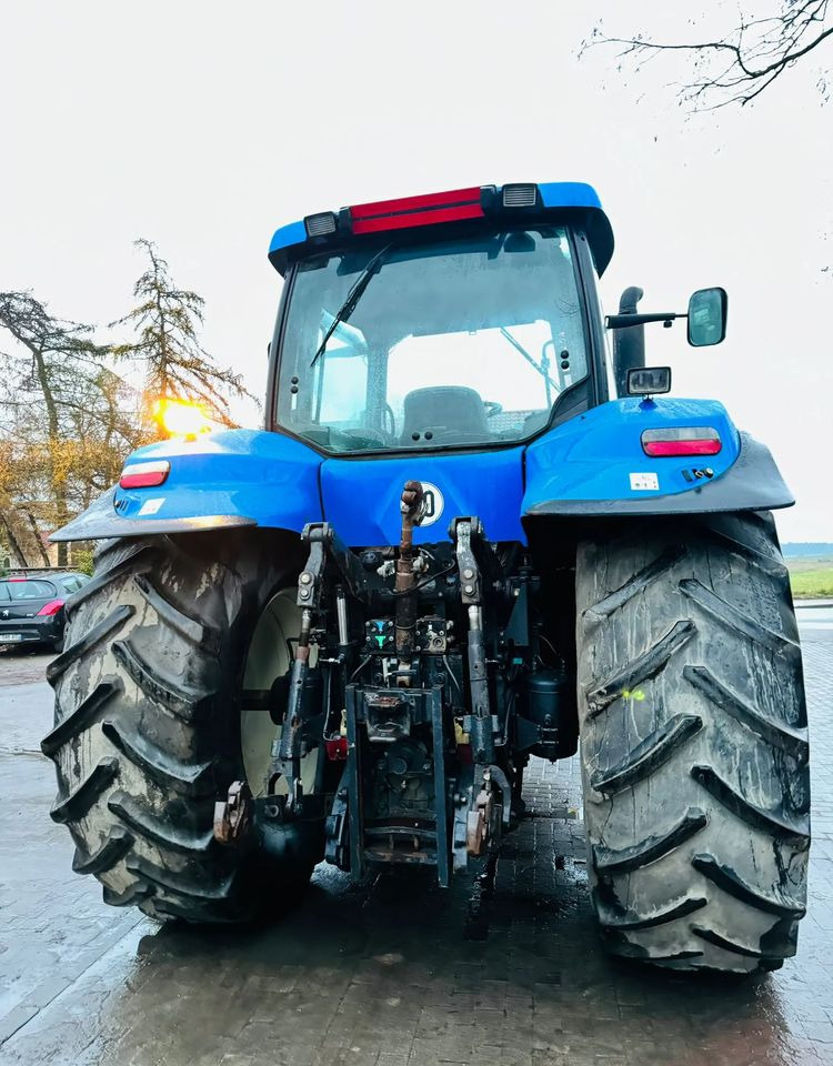 New Holland T8020 - Tractor: foto 5 New Holland T8020 - Tractor: foto 5