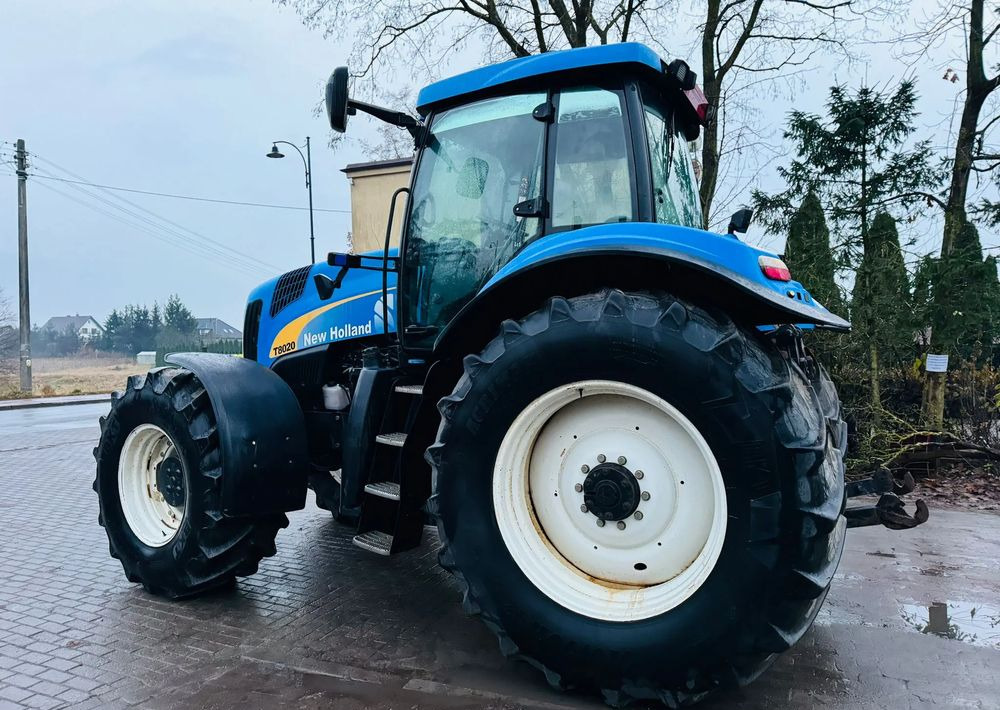 New Holland T8020 - Tractor: foto 3 New Holland T8020 - Tractor: foto 3