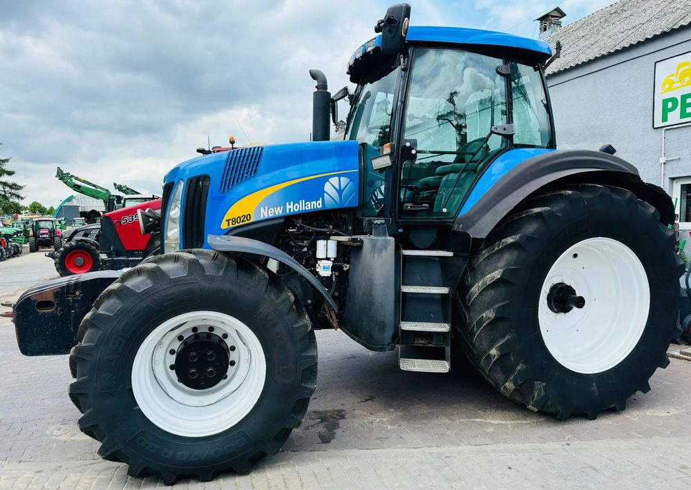 New Holland T8020 - Tractor: foto 5 New Holland T8020 - Tractor: foto 5