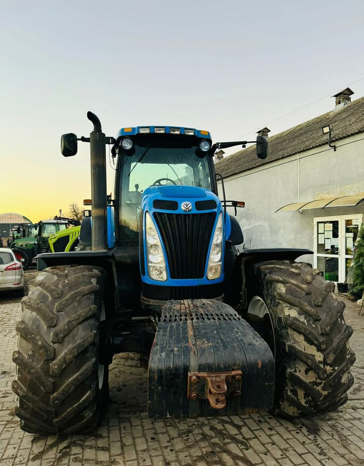 New Holland T8040 - Tractor: foto 4 New Holland T8040 - Tractor: foto 4