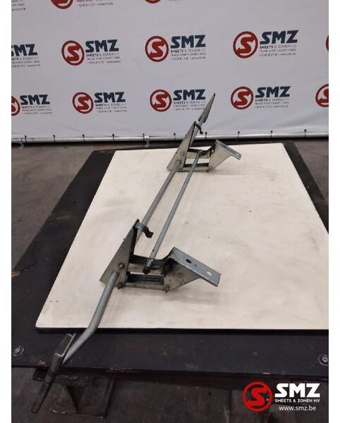 DAF Occ cabinespoiler links DAF XF 105 1740449 - Aerodinámica/ Spoiler para Camión: foto 3 DAF Occ cabinespoiler links DAF XF 105 1740449 - Aerodinámica/ Spoiler para Camión: foto 3