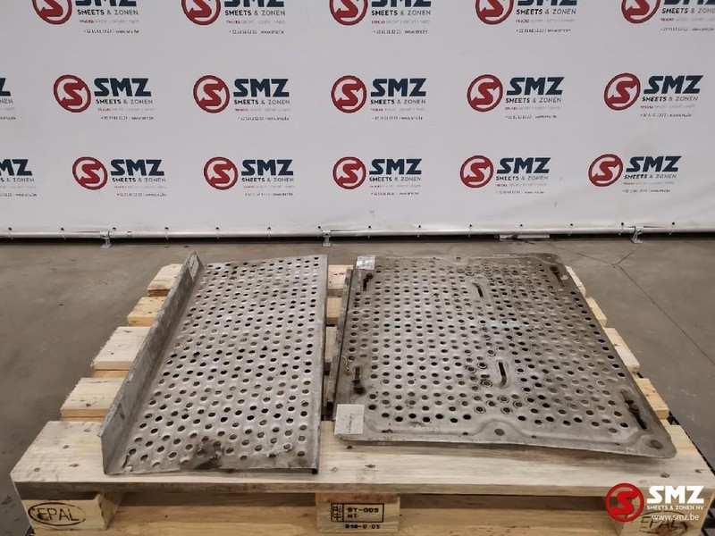 DAF Occ opstapplaten DAF xf105 - Peldaño para Camión: foto 1 DAF Occ opstapplaten DAF xf105 - Peldaño para Camión: foto 1