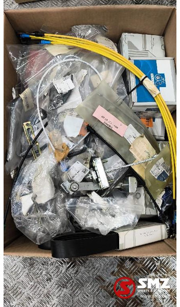 Mercedes-Benz Lot onderdelen Mercedes - Cabina e interior para Camión: foto 1 Mercedes-Benz Lot onderdelen Mercedes - Cabina e interior para Camión: foto 1