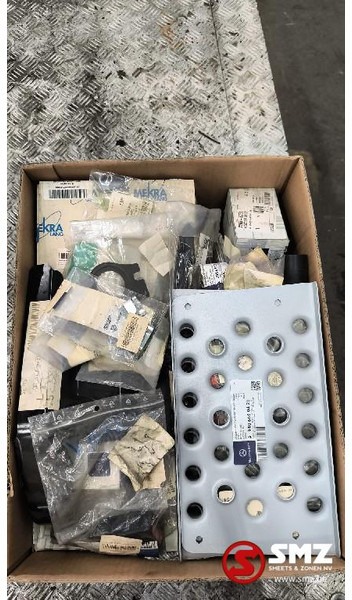 Mercedes-Benz Lot onderdelen Mercedes - Cabina e interior para Camión: foto 1 Mercedes-Benz Lot onderdelen Mercedes - Cabina e interior para Camión: foto 1