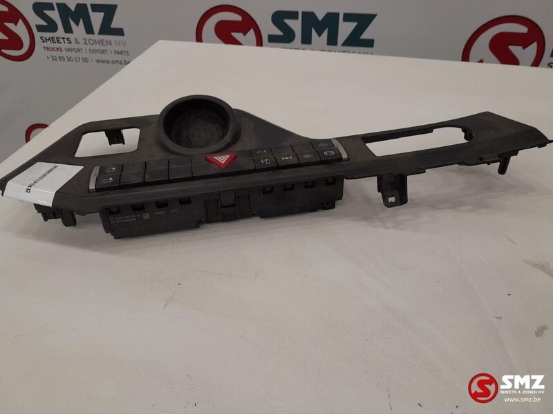 Mercedes-Benz Occ dashborddelen Mercedes Actros A9606801508+A960 - Cabina e interior para Camión: foto 4 Mercedes-Benz Occ dashborddelen Mercedes Actros A9606801508+A960 - Cabina e interior para Camión: foto 4