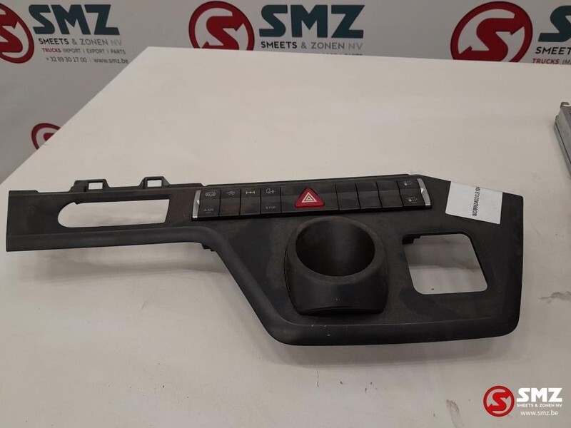 Mercedes-Benz Occ dashborddelen Mercedes Actros A9606801508+A960 - Cabina e interior para Camión: foto 2 Mercedes-Benz Occ dashborddelen Mercedes Actros A9606801508+A960 - Cabina e interior para Camión: foto 2