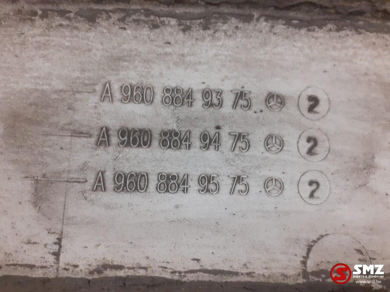 Mercedes-Benz Occ spatbordverlenging rechts Mercedes Actros MP4 - Carrocería y exterior para Camión: foto 2 Mercedes-Benz Occ spatbordverlenging rechts Mercedes Actros MP4 - Carrocería y exterior para Camión: foto 2