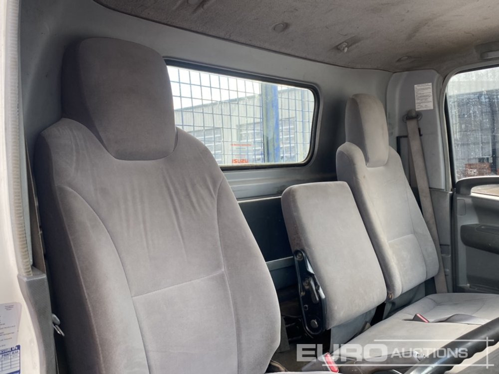 Camión caja abierta para transporte de equipos pesados 2010 Isuzu N75.190: foto 30