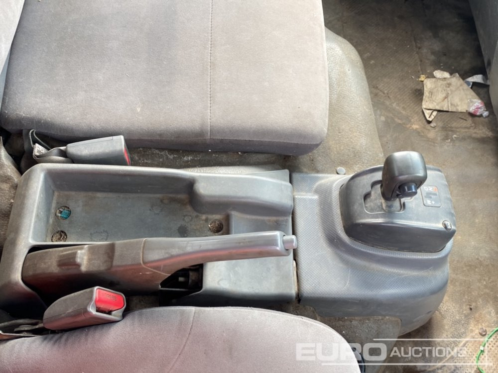 Camión caja abierta para transporte de equipos pesados 2010 Isuzu N75.190: foto 34