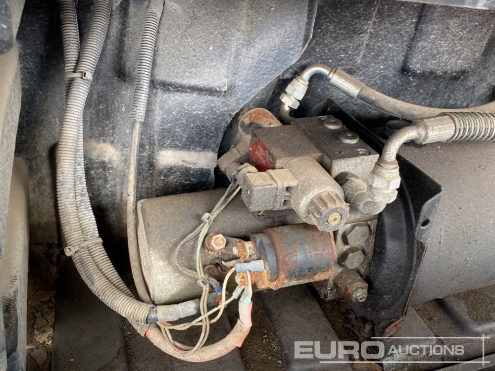 Camión caja abierta para transporte de equipos pesados 2010 Isuzu N75.190: foto 18