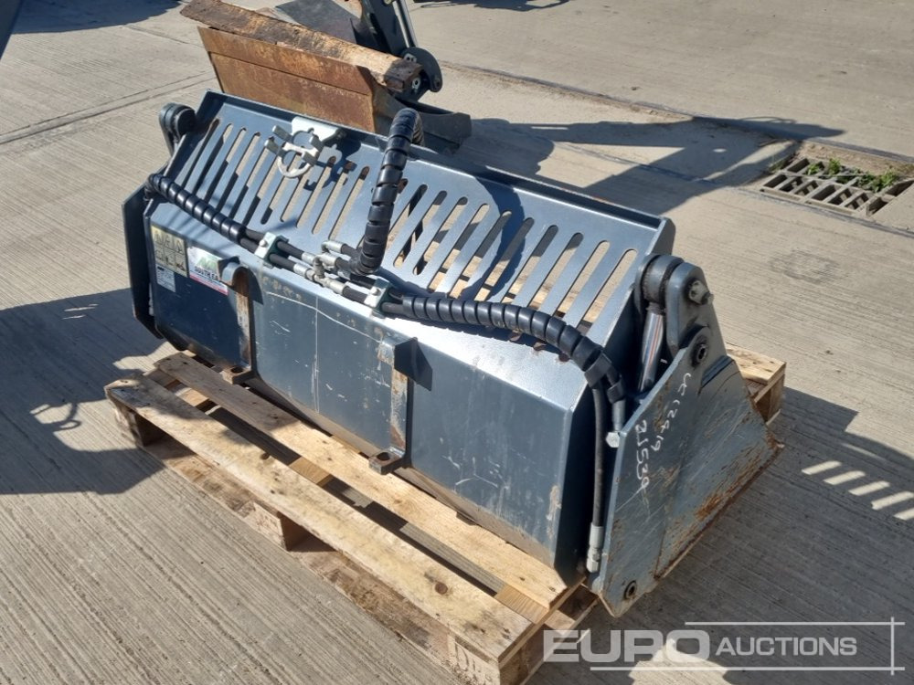 2018 Avant 56" Hydraulic 4 in 1 Bucket to suit Compact Wheeled Loader - Cazo: foto 5 2018 Avant 56" Hydraulic 4 in 1 Bucket to suit Compact Wheeled Loader - Cazo: foto 5
