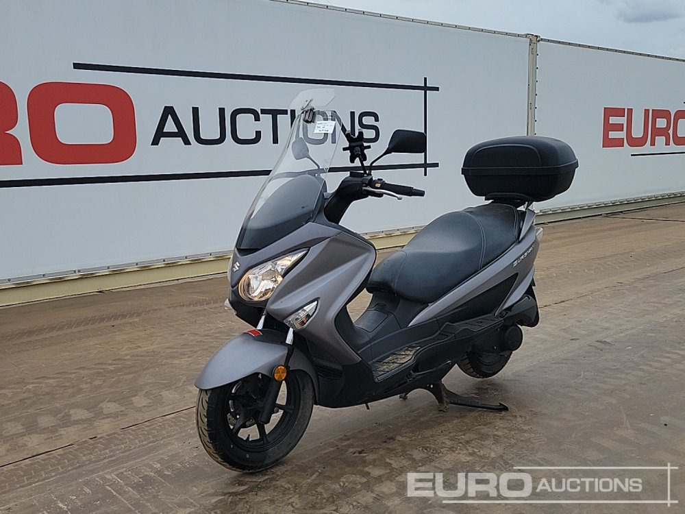 2019 Suzuki Burgman - Motocicleta: foto 1 2019 Suzuki Burgman - Motocicleta: foto 1
