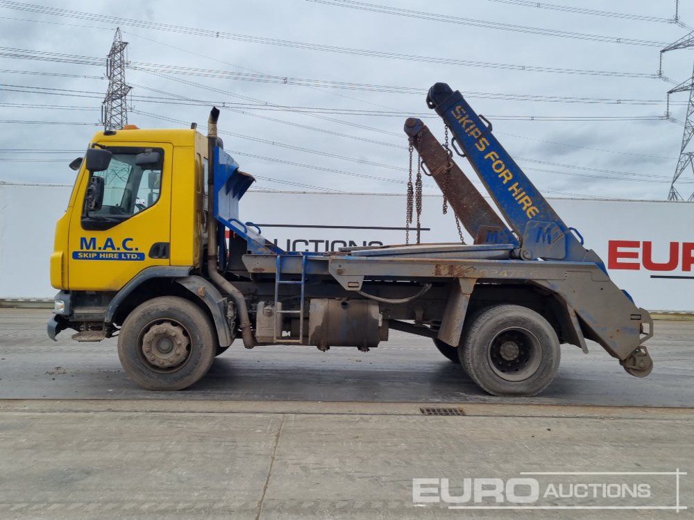 DAF LF55.220 - Camión portacontenedor de cadenas: foto 2 DAF LF55.220 - Camión portacontenedor de cadenas: foto 2