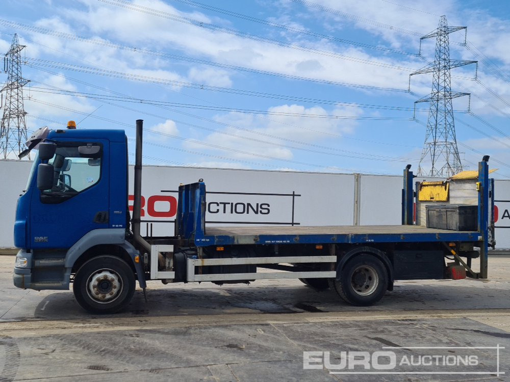 DAF LF55.220 - Camión caja cerrada: foto 2 DAF LF55.220 - Camión caja cerrada: foto 2