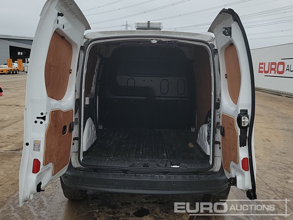 Furgoneta 2021 Nissan NV250: foto 17 Furgoneta 2021 Nissan NV250: foto 17