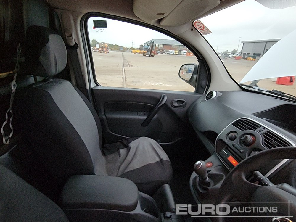 Furgoneta 2021 Nissan NV250: foto 29 Furgoneta 2021 Nissan NV250: foto 29
