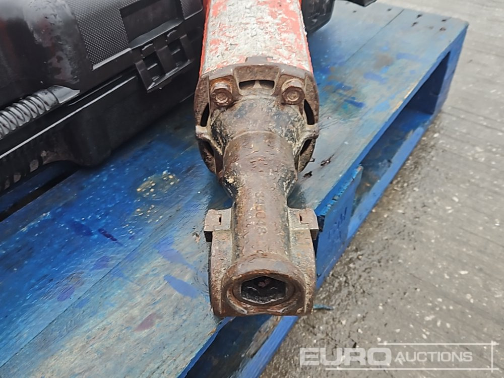 Hilti TE 300-AVR Electric Breaker, 110Volt Core Drill, Hilti Te 50 Hand Held Breaker (2 of), Makita 110Volt Hand Held Breaker - Equipo de construcción: foto 5 Hilti TE 300-AVR Electric Breaker, 110Volt Core Drill, Hilti Te 50 Hand Held Breaker (2 of), Makita 110Volt Hand Held Breaker - Equipo de construcción: foto 5