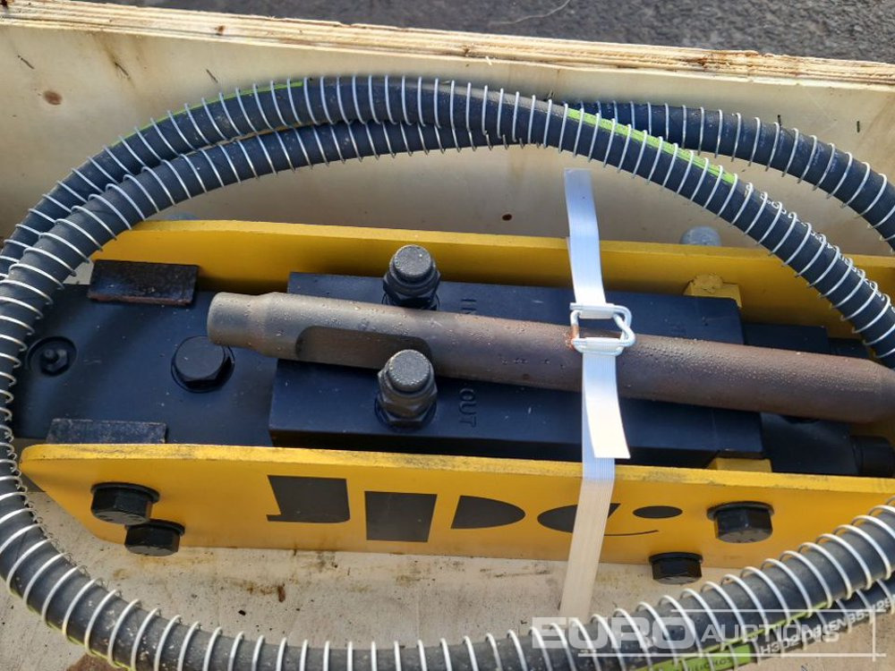 Implemento para Excavadora Unused JPC Hydraulic Breaker, 32" Ditching Bucket, 8" Digging Bucket to suit Mini Excavator: foto 11