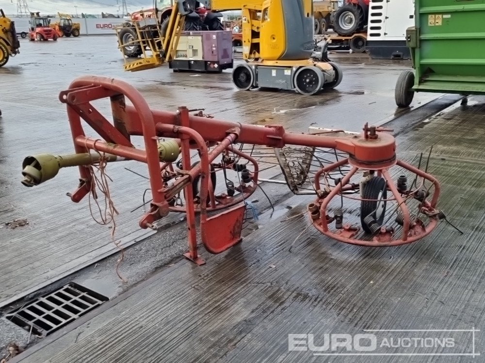 PTO Driven Hay Tedder to suit 3 Point Linkage - Maquinaria agrícola: foto 1 PTO Driven Hay Tedder to suit 3 Point Linkage - Maquinaria agrícola: foto 1