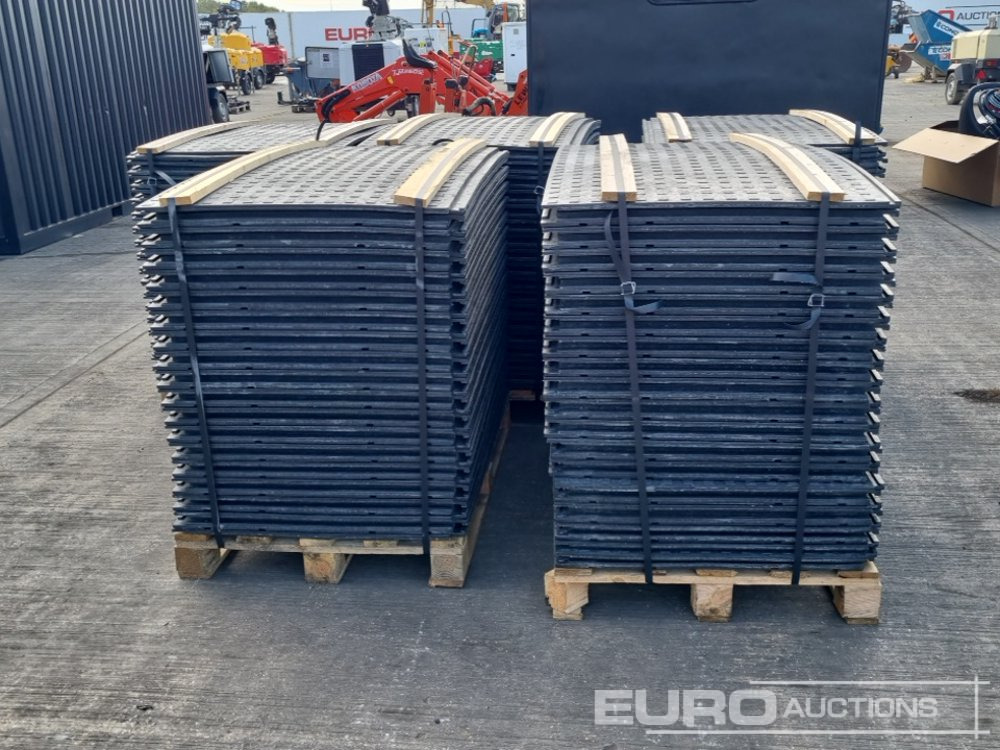 Unused Pallet of 4' x 2.5' Plastic Road Plates (5 of) - Equipo de construcción: foto 4 Unused Pallet of 4' x 2.5' Plastic Road Plates (5 of) - Equipo de construcción: foto 4