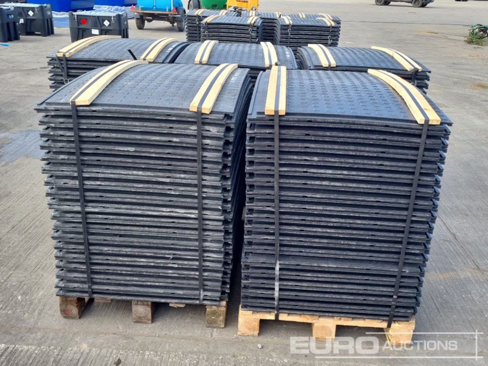 Unused Pallet of 4' x 2.5' Plastic Road Plates (5 of) - Equipo de construcción: foto 4 Unused Pallet of 4' x 2.5' Plastic Road Plates (5 of) - Equipo de construcción: foto 4